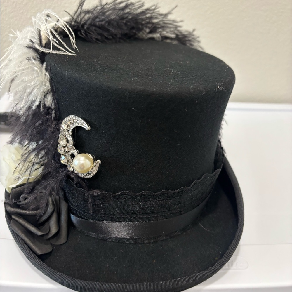 Elegant Black Feathered Women's Hat